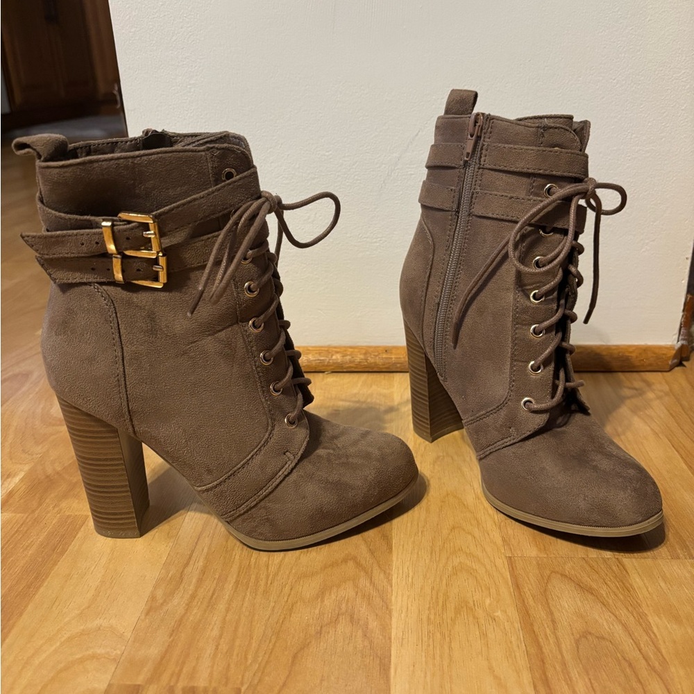 Chic Brown Lace-Up Heeled Boots